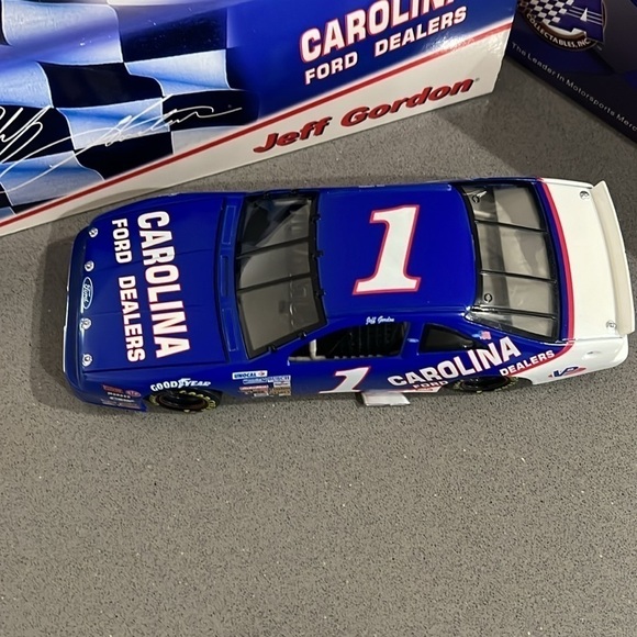 Jeff Gordon #1 Carolina Ford Dealers 1991 Throwback NASCAR 1:24 Diecast - Picture 10 of 10